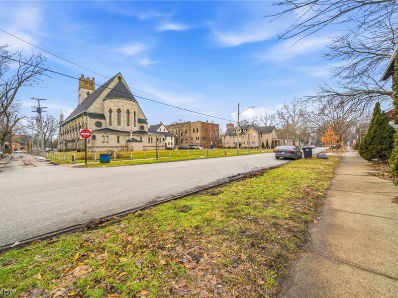 3202 Whitman Avenue, Cleveland, OH 44113 Photo 9