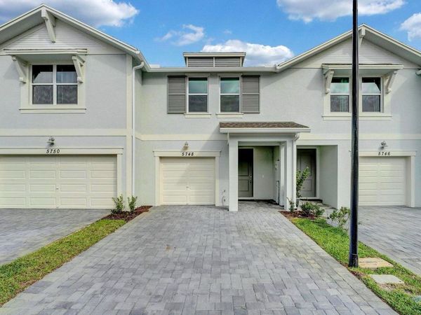 5748 SE Edgewater Circle, Stuart, FL 34997