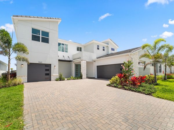 10601 SW Larocca Way, Port St. Lucie, FL 34987