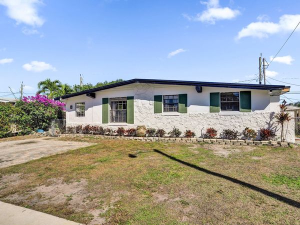 62 Barbados Drive, Palm Springs, FL 33461