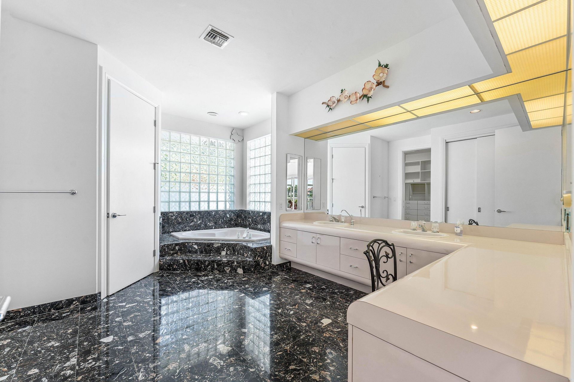 4 Sutton Drive, Boynton Beach, FL 33436 Photo