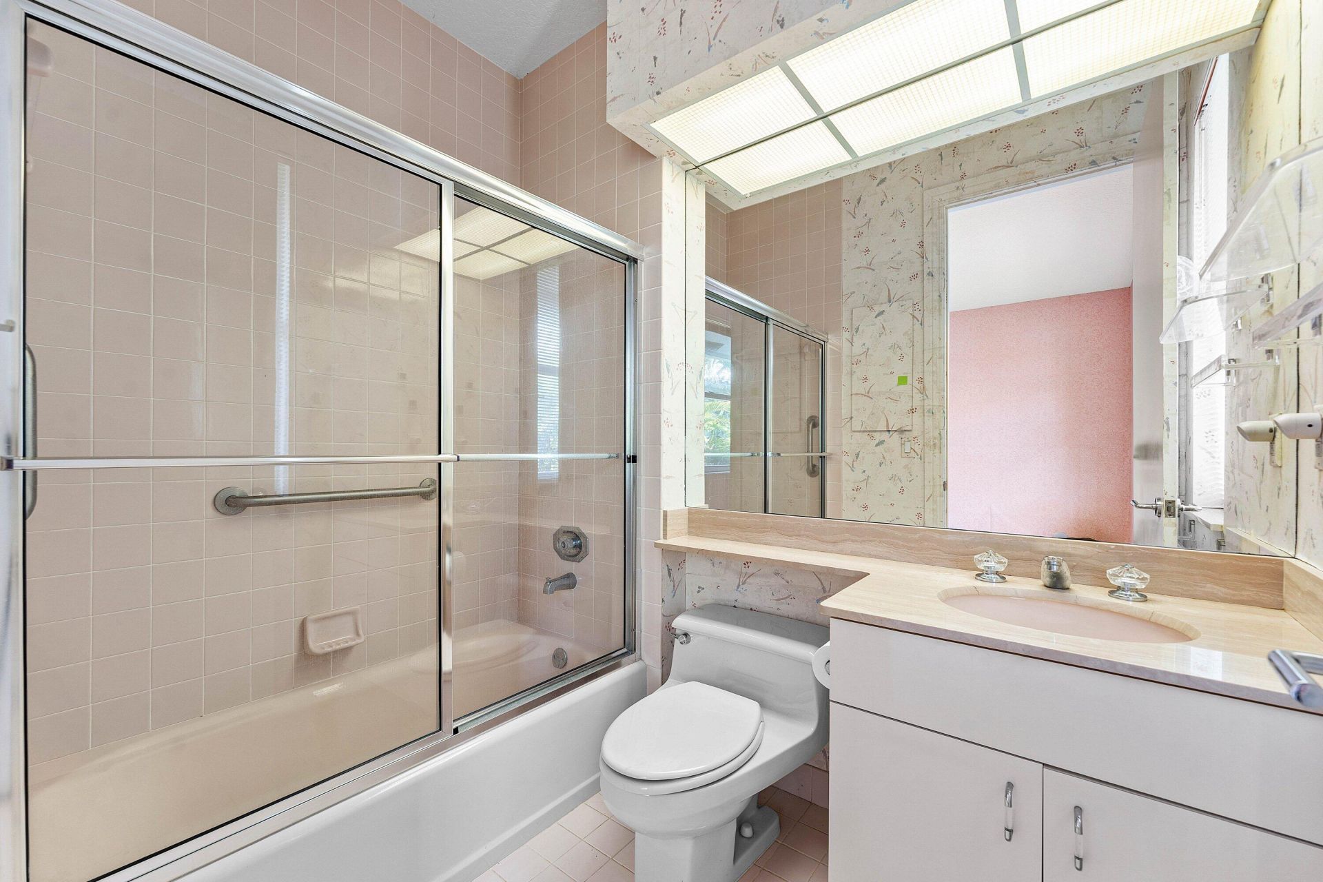 4 Sutton Drive, Boynton Beach, FL 33436 Photo