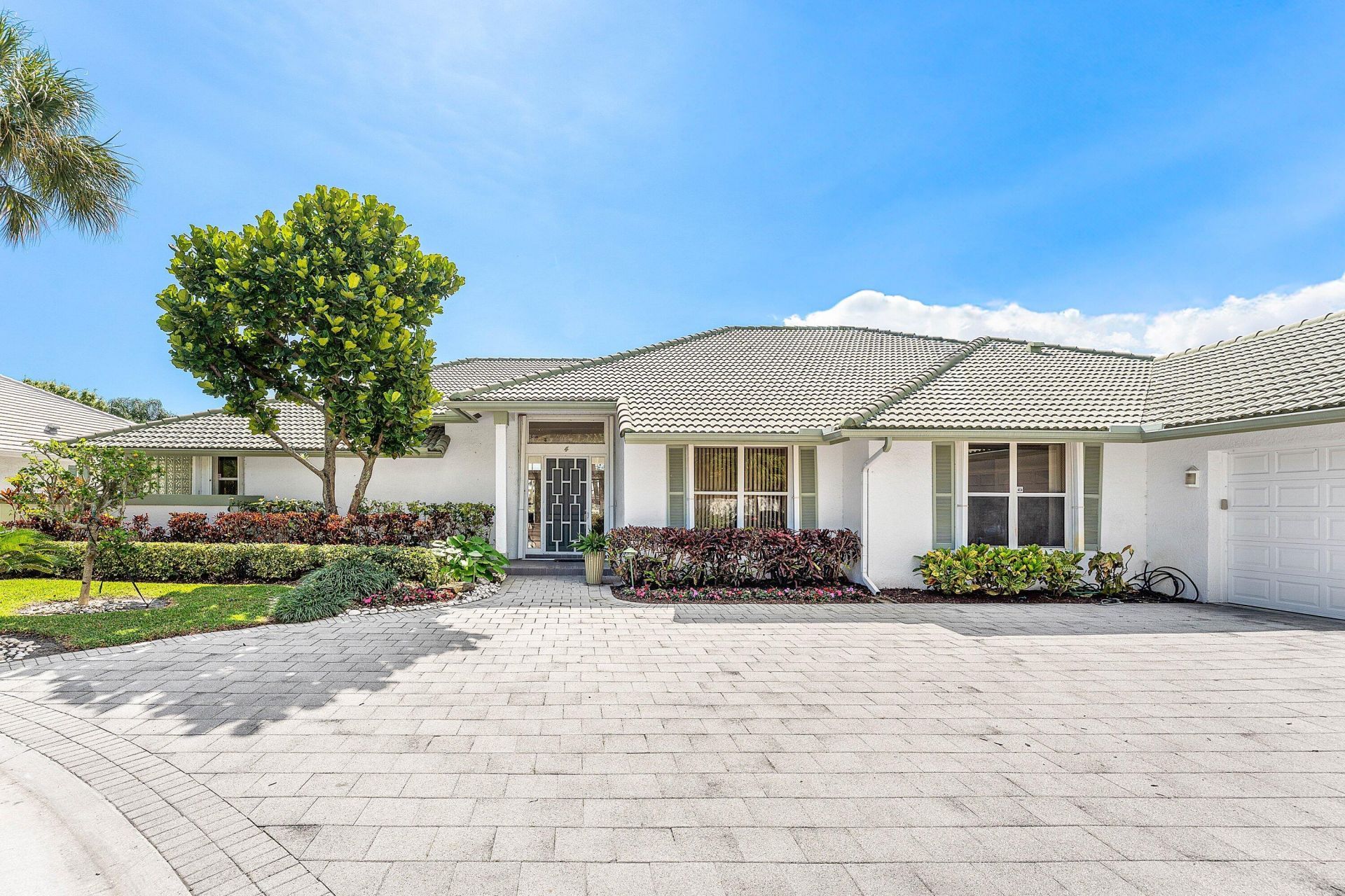 4 Sutton Drive, Boynton Beach, FL 33436 Photo