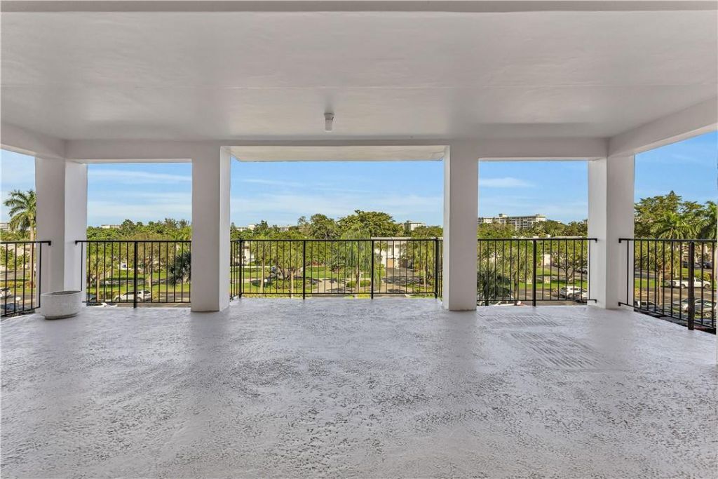3100 N Palm Aire Drive, Unit 406, Pompano Beach, FL 33069 Photo