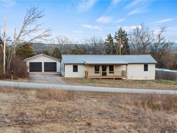 104 N Locust Street, Lead Hill, AR 72644