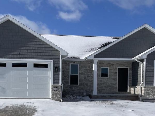 882 WHISPER FALLS LANE, Menasha, WI 54952