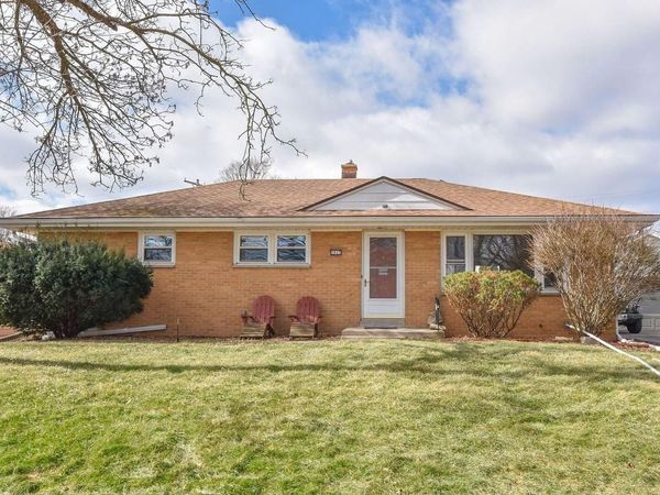 1927 N 118th STREET, Wauwatosa, WI 53226
