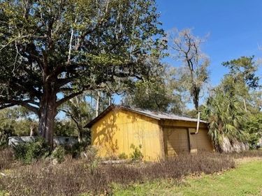 1219 N PARIS STREET , BELL, FL 32619