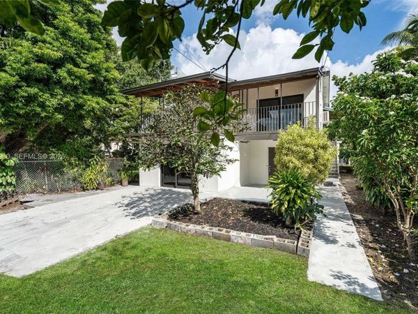 1523 NW 38th St , Miami, FL 33142