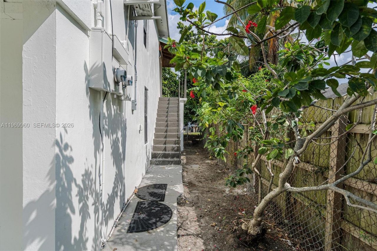 1523 NW 38th St, Miami, FL 33142 Photo