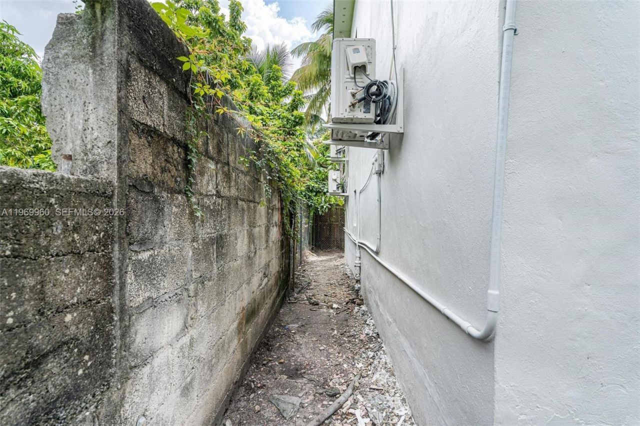 1523 NW 38th St, Miami, FL 33142 Photo