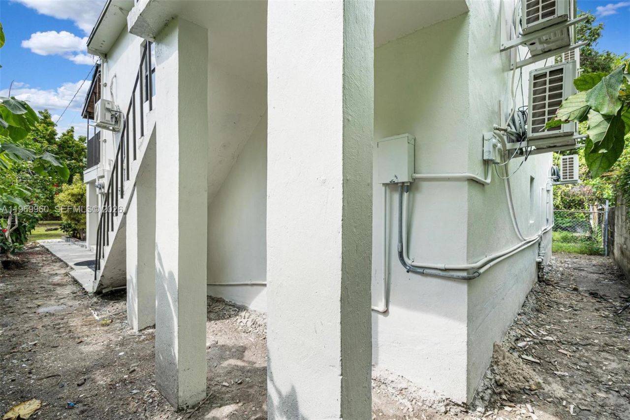 1523 NW 38th St, Miami, FL 33142 Photo