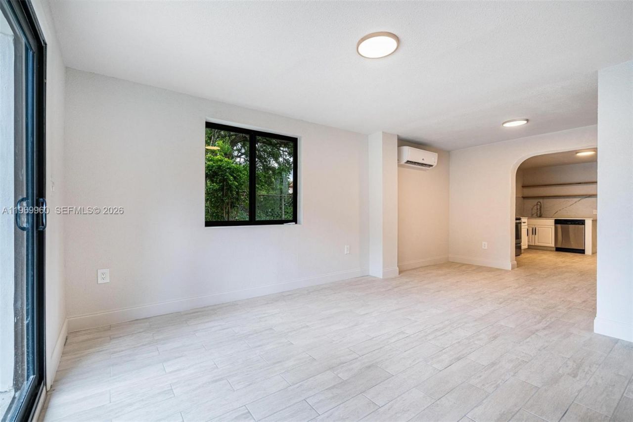 1523 NW 38th St, Miami, FL 33142 Photo