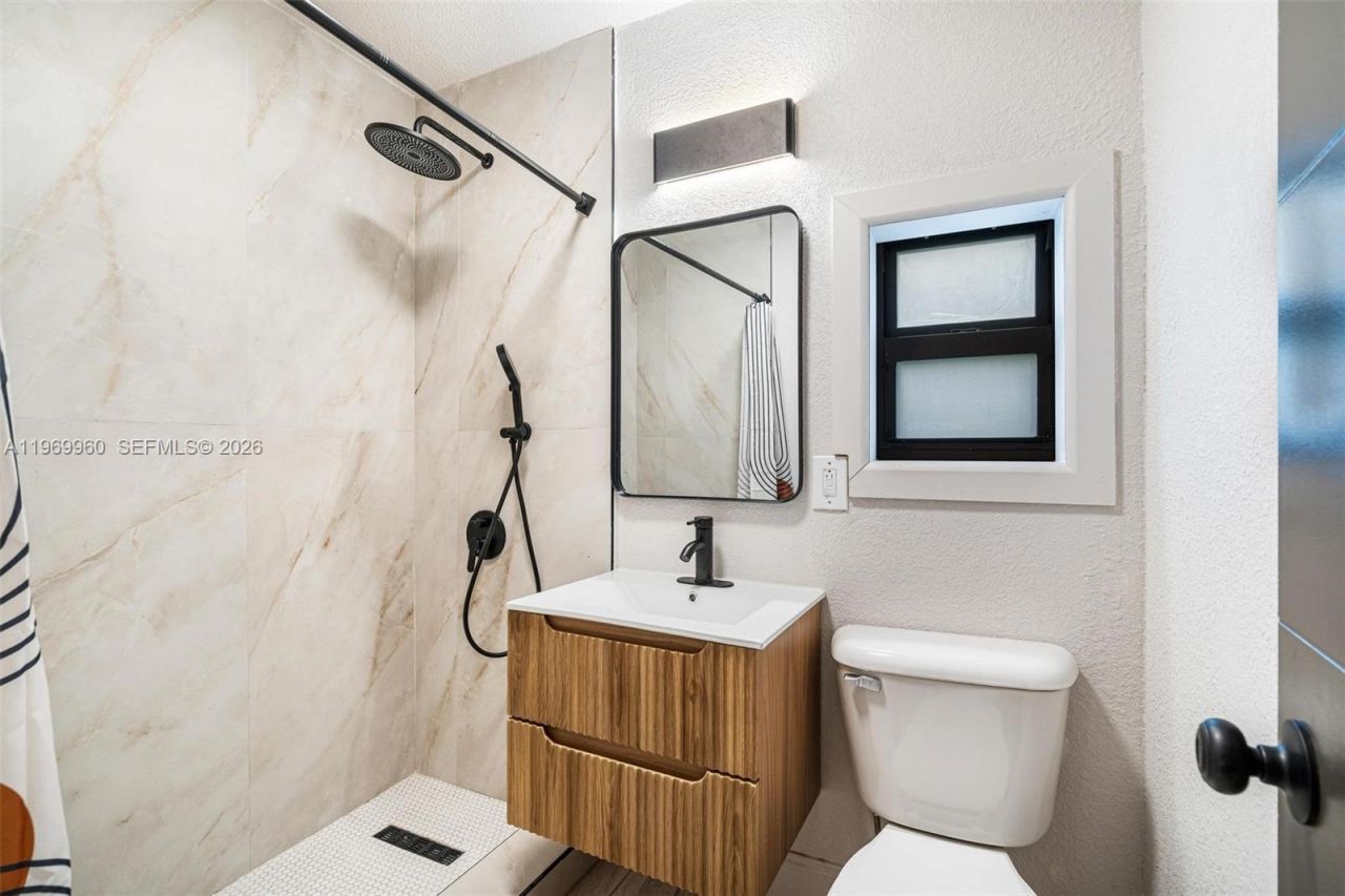 1523 NW 38th St, Miami, FL 33142 Photo