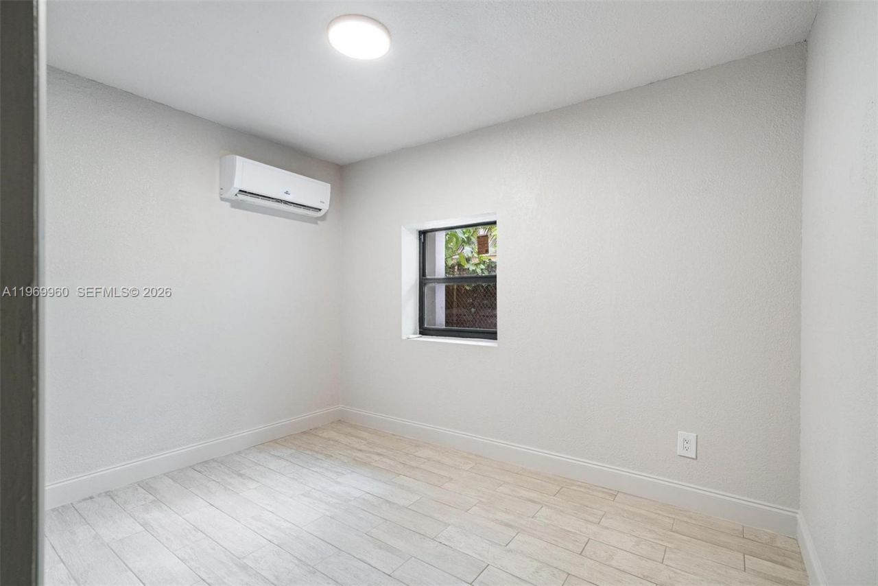 1523 NW 38th St, Miami, FL 33142 Photo