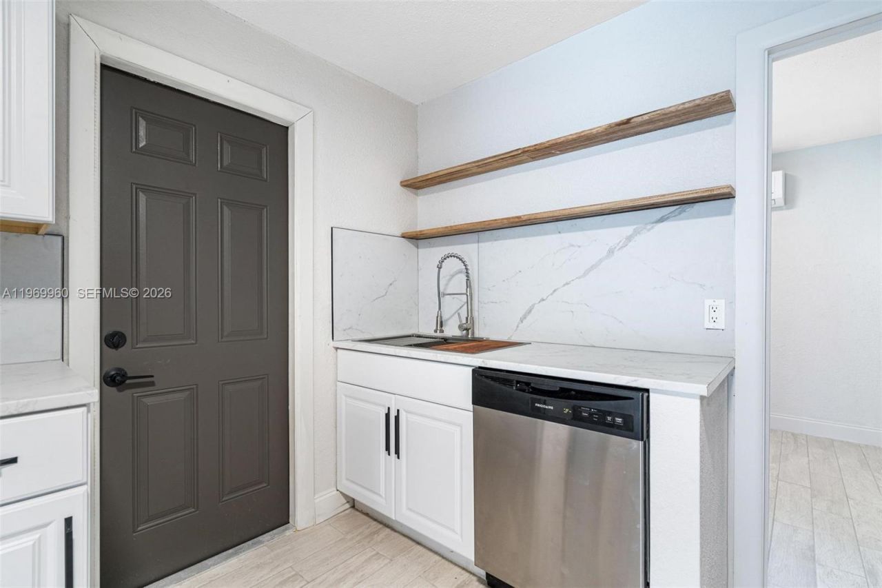 1523 NW 38th St, Miami, FL 33142 Photo