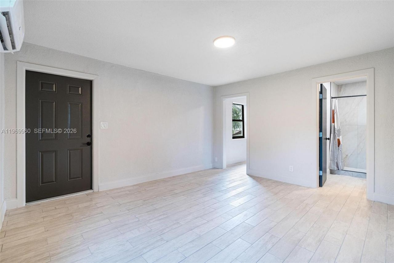 1523 NW 38th St, Miami, FL 33142 Photo