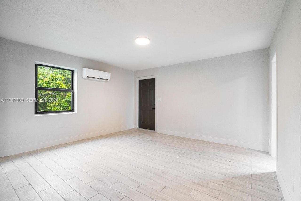 1523 NW 38th St, Miami, FL 33142 Photo