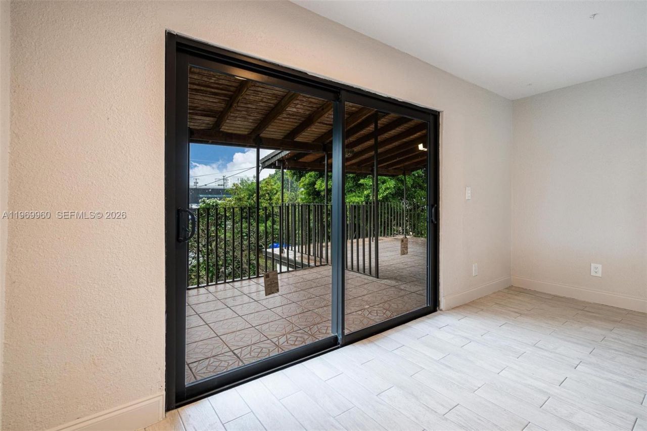 1523 NW 38th St, Miami, FL 33142 Photo