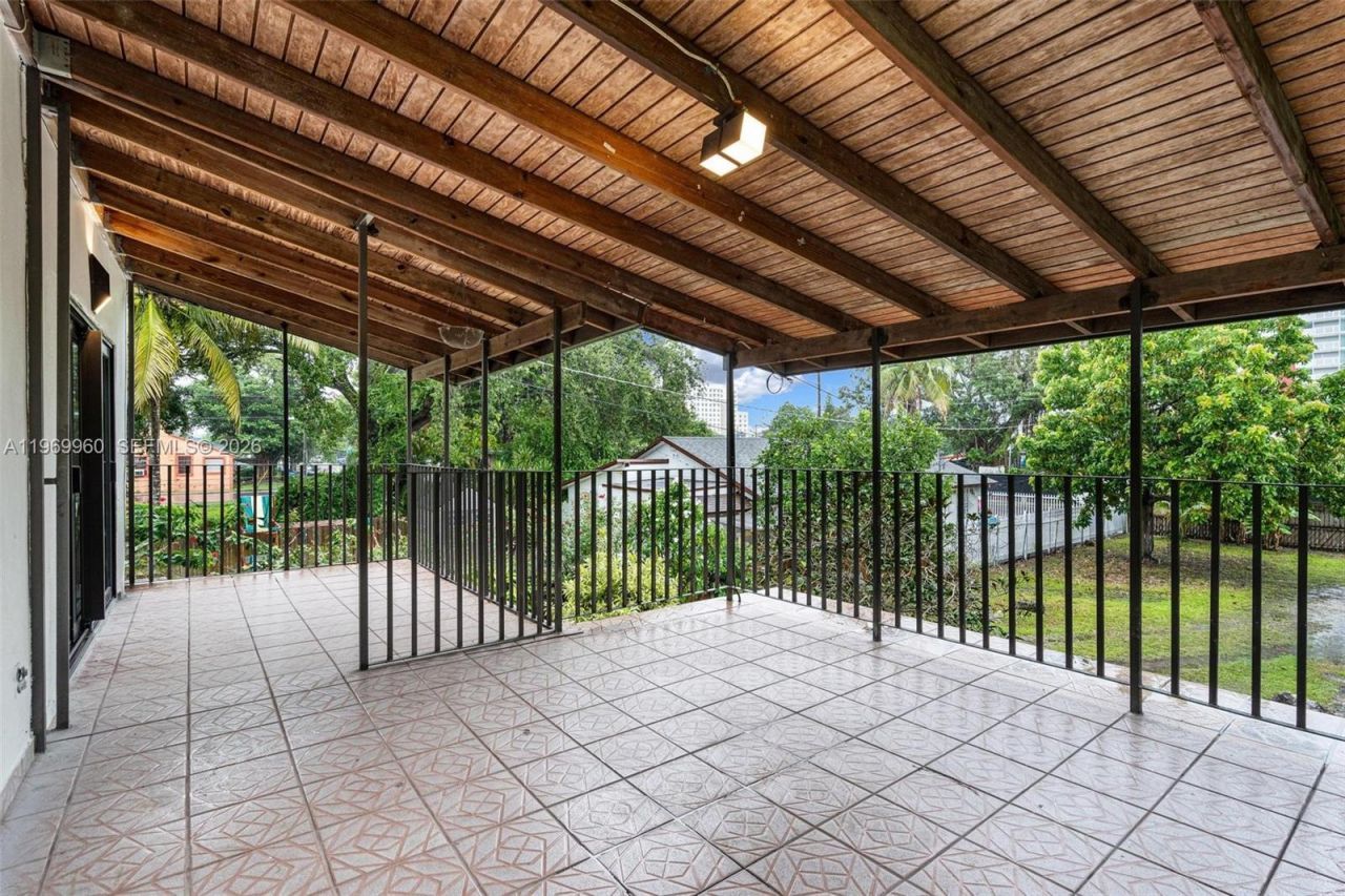 1523 NW 38th St, Miami, FL 33142 Photo