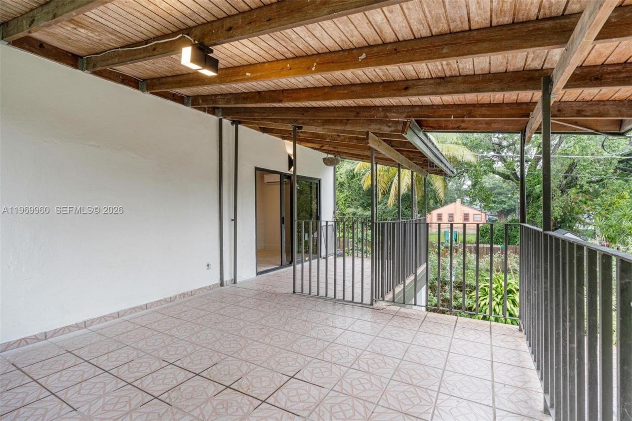 1523 NW 38th St, Miami, FL 33142 Photo