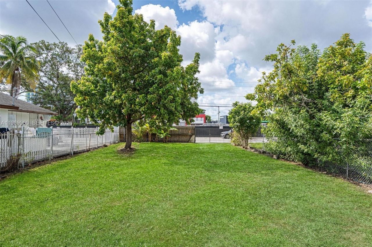 1523 NW 38th St, Miami, FL 33142 Photo