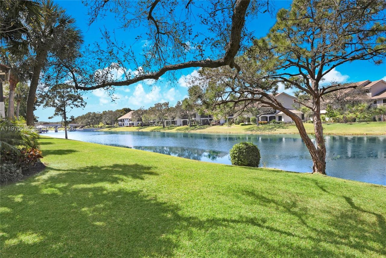 16671 N Traders Crossing N, Unit 121, Jupiter, FL 33477 Photo