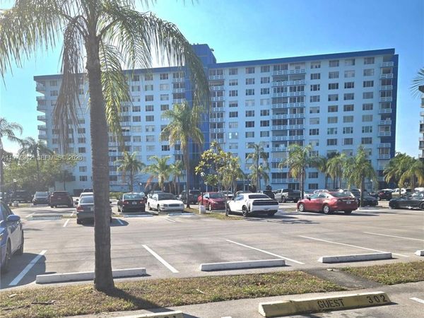 4001 Hillcrest Dr, Unit 909, Hollywood, FL 33021