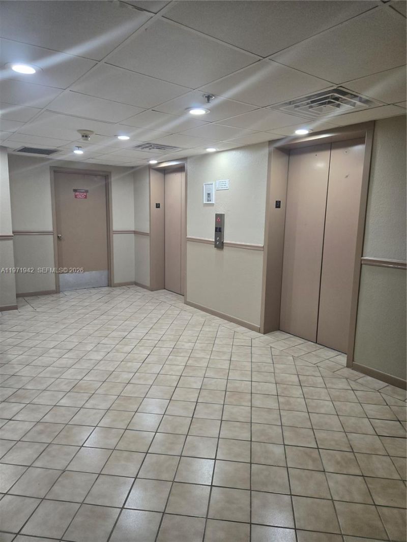 4001 Hillcrest Dr, Unit 909, Hollywood, FL 33021 Photo