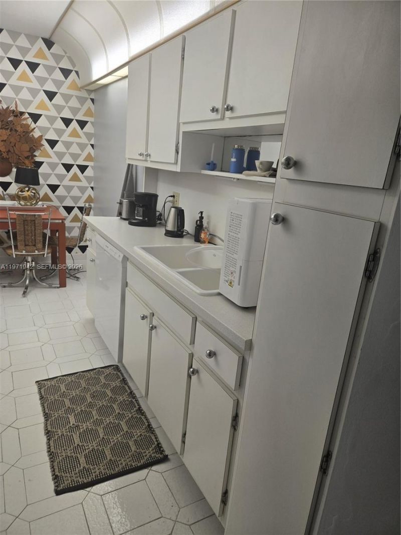 4001 Hillcrest Dr, Unit 909, Hollywood, FL 33021 Photo