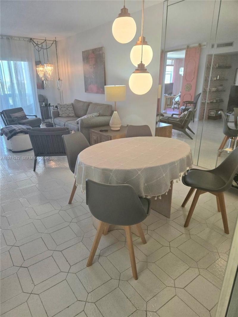 4001 Hillcrest Dr, Unit 909, Hollywood, FL 33021 Photo
