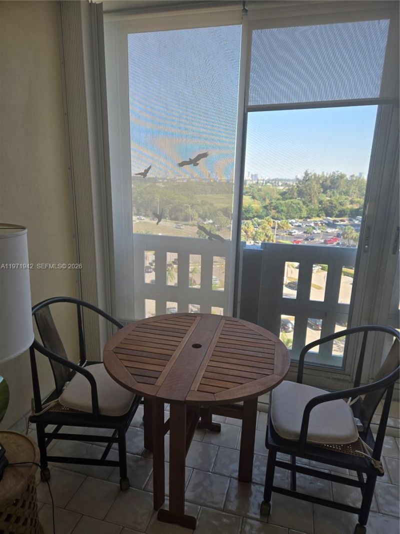 4001 Hillcrest Dr, Unit 909, Hollywood, FL 33021 Photo