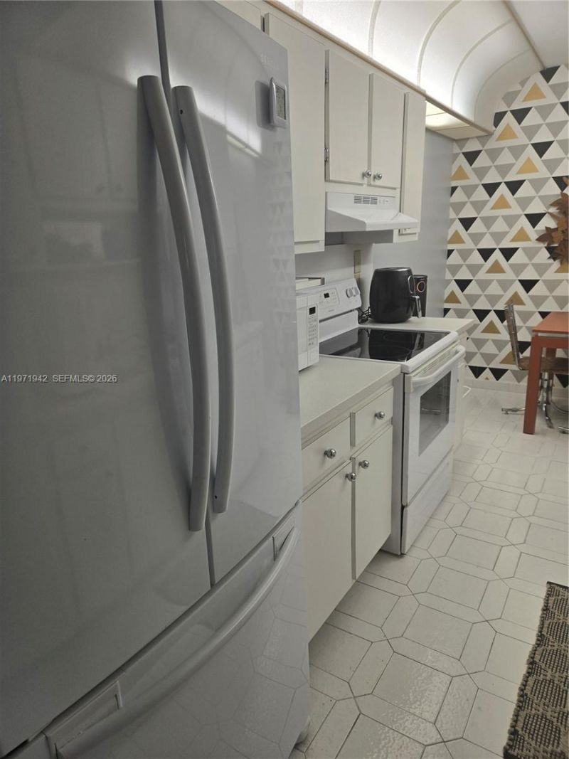 4001 Hillcrest Dr , Unit 909, Hollywood, FL 33021 Photo