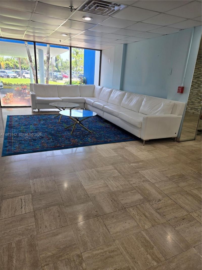 4001 Hillcrest Dr, Unit 909, Hollywood, FL 33021 Photo