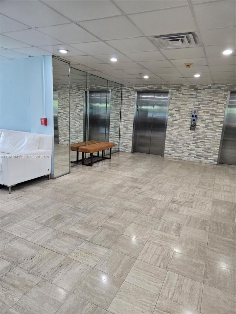 4001 Hillcrest Dr, Unit 909, Hollywood, FL 33021 Photo