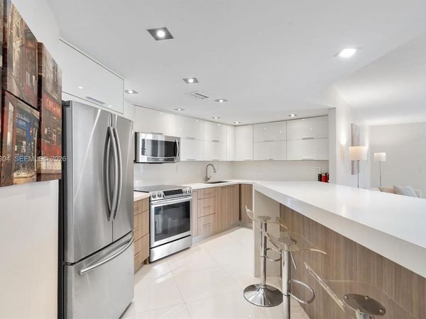 600 Parkview Dr , Unit 412, Hallandale Beach, FL 33009