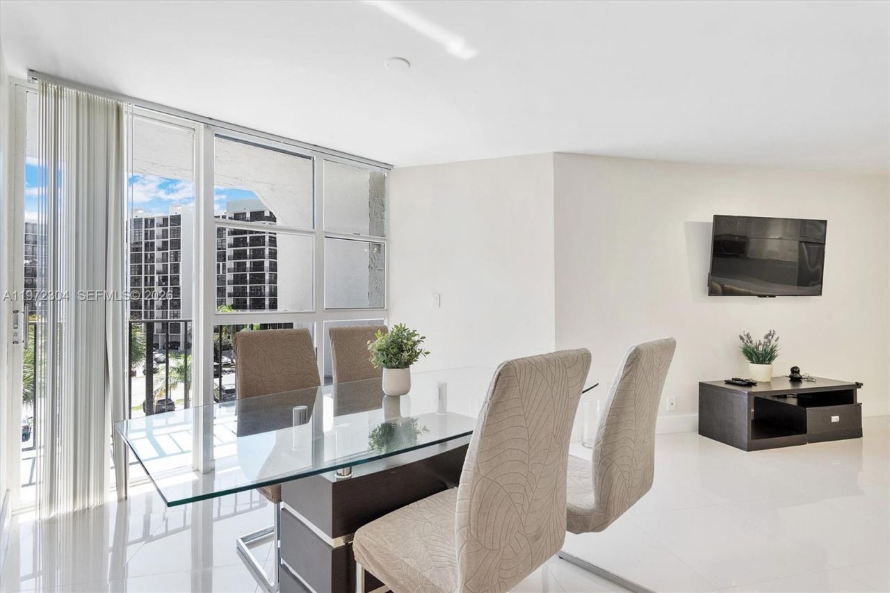 600 Parkview Dr, Unit 412, Hallandale Beach, FL 33009 Photo