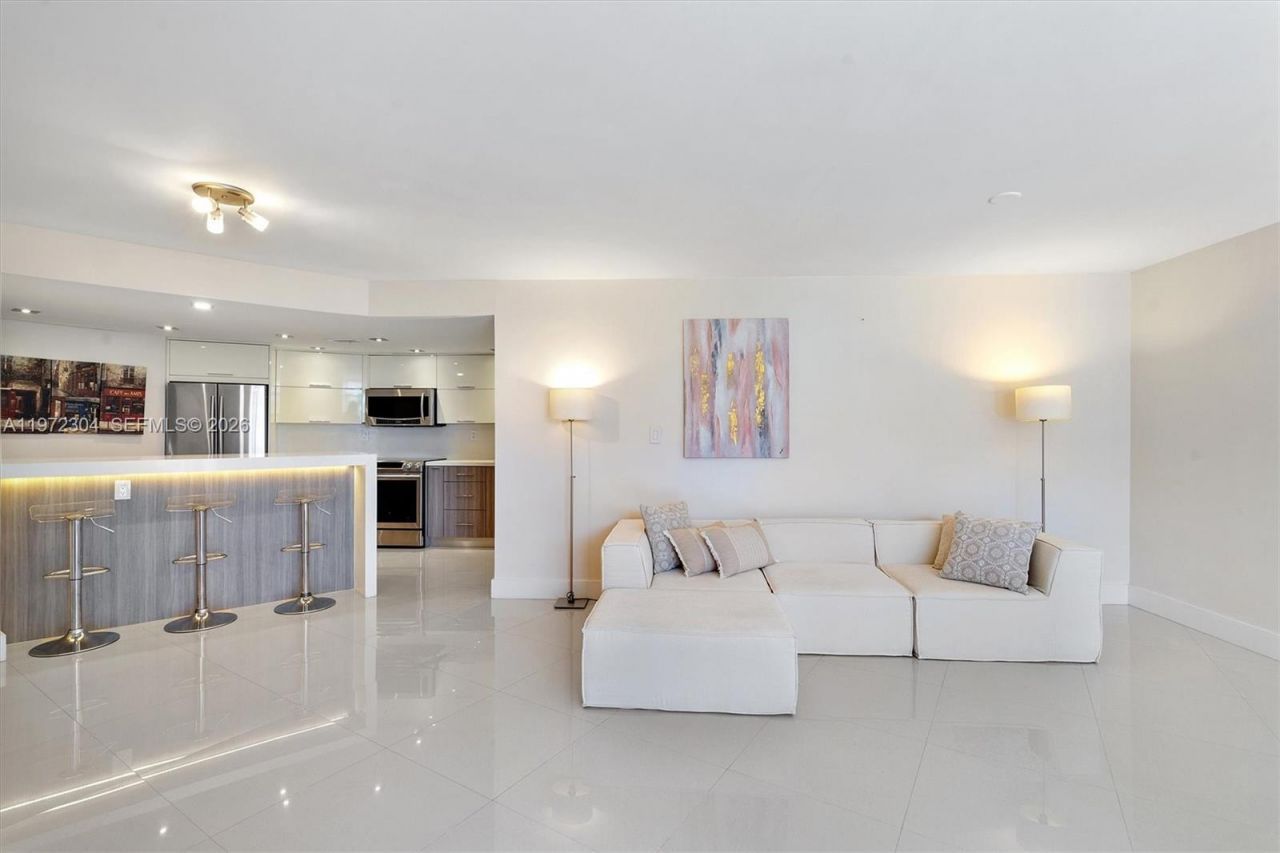 600 Parkview Dr, Unit 412, Hallandale Beach, FL 33009 Photo