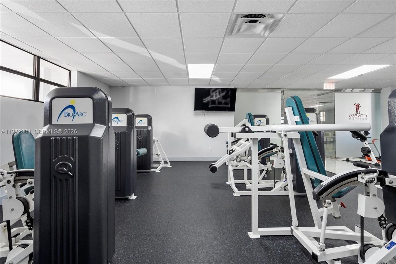 600 Parkview Dr, Unit 412, Hallandale Beach, FL 33009 Photo