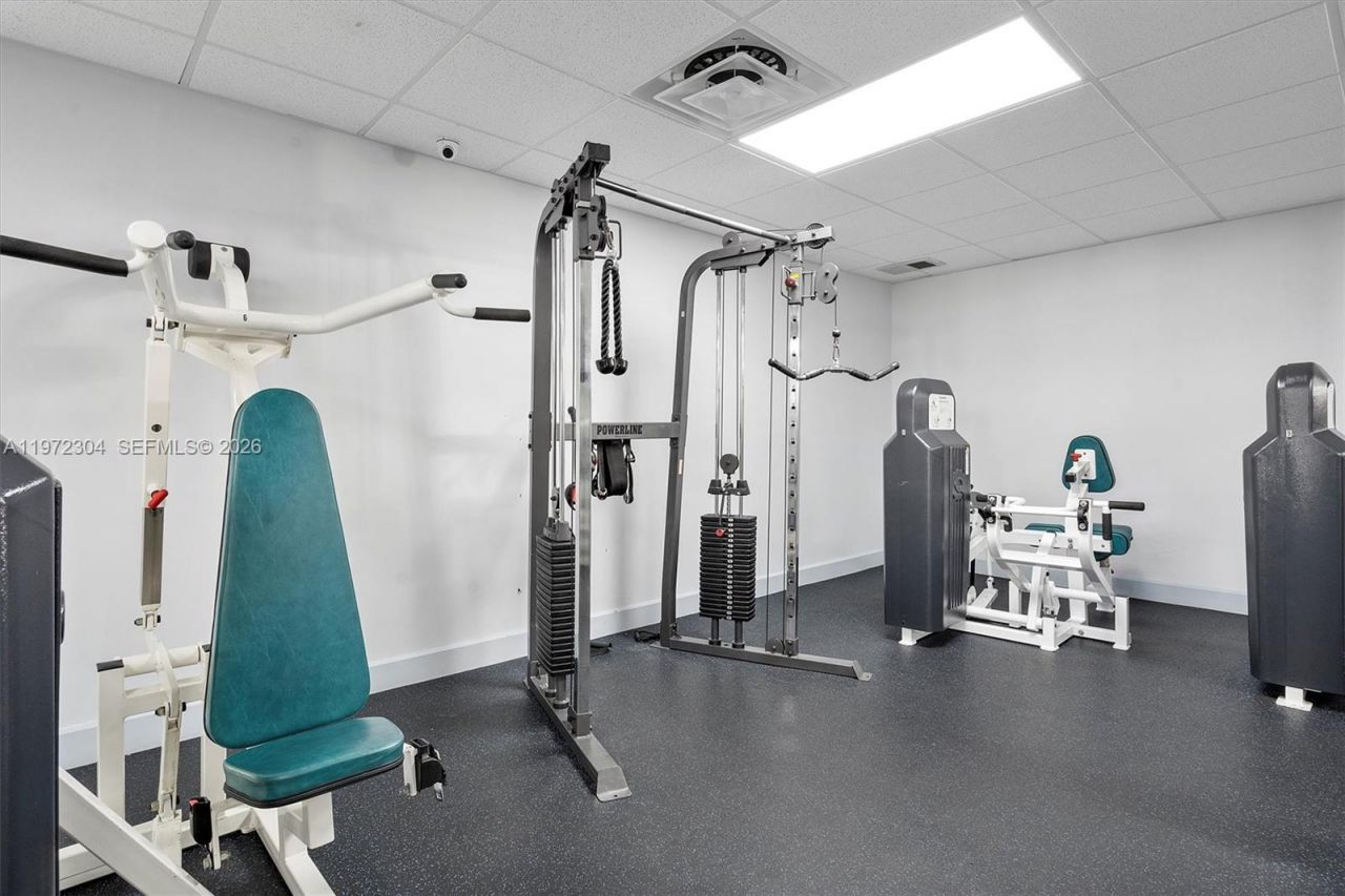 600 Parkview Dr, Unit 412, Hallandale Beach, FL 33009 Photo