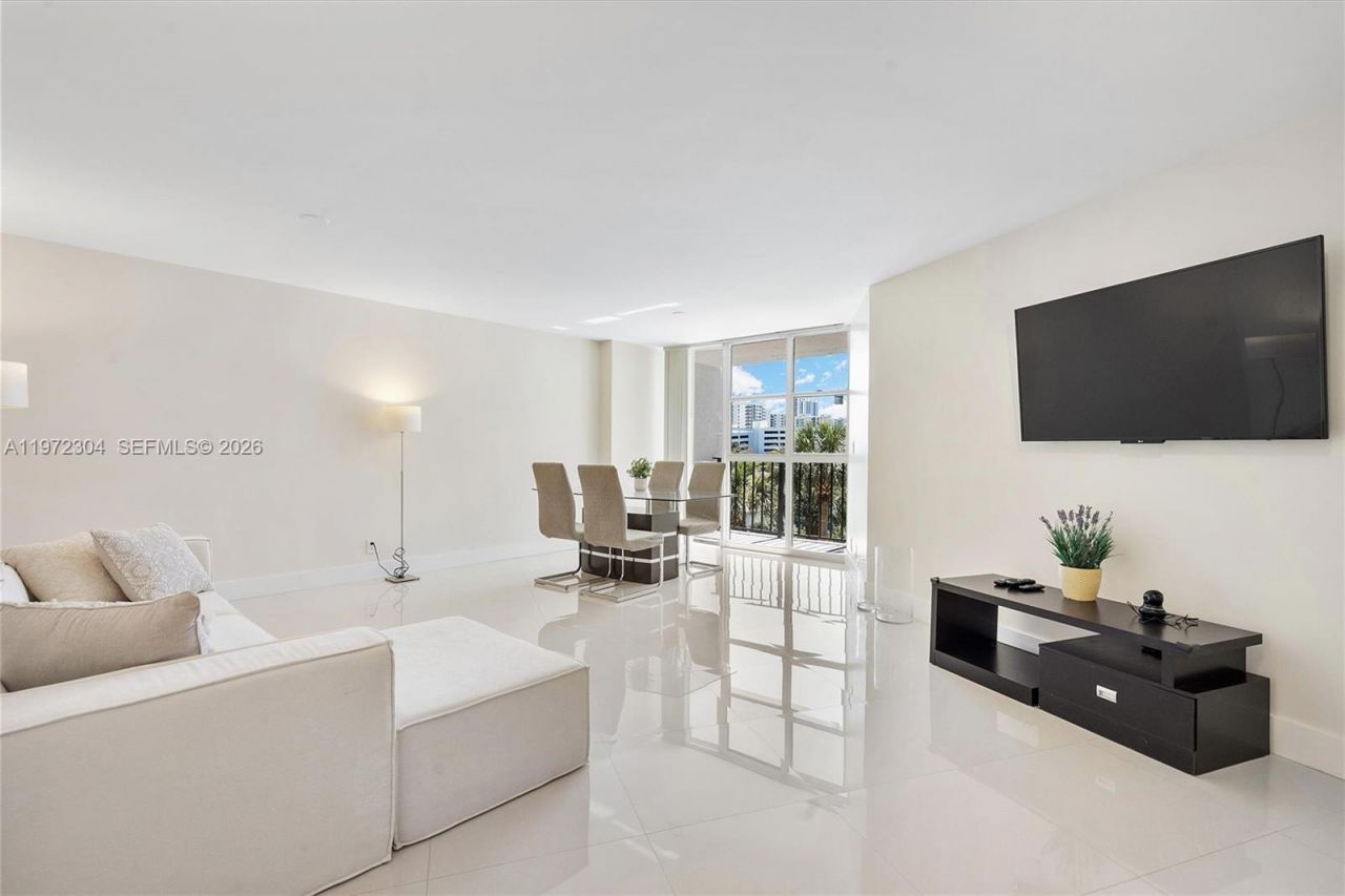 600 Parkview Dr, Unit 412, Hallandale Beach, FL 33009 Photo