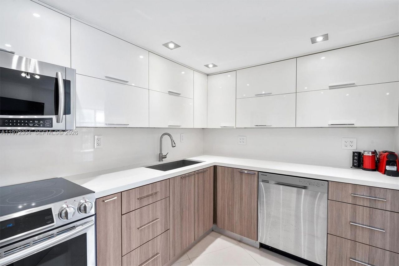 600 Parkview Dr, Unit 412, Hallandale Beach, FL 33009 Photo