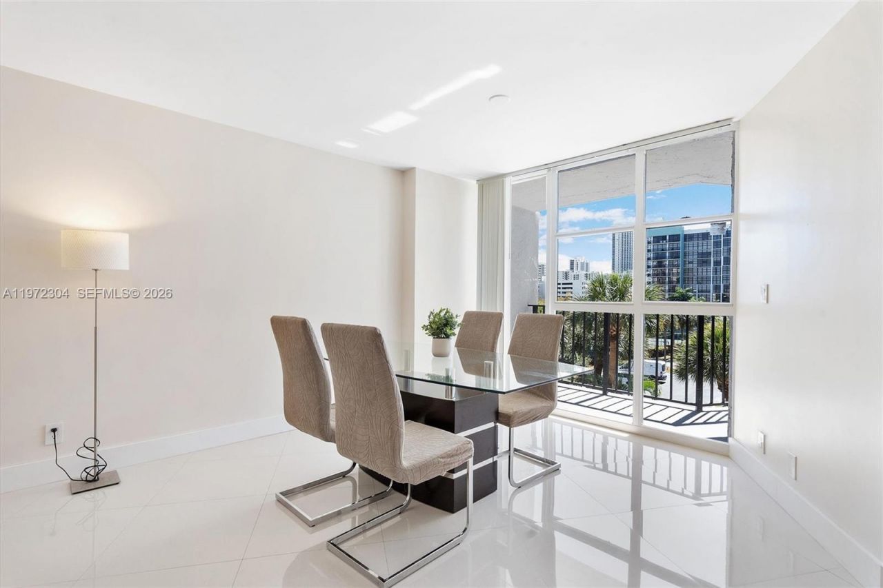 600 Parkview Dr, Unit 412, Hallandale Beach, FL 33009 Photo