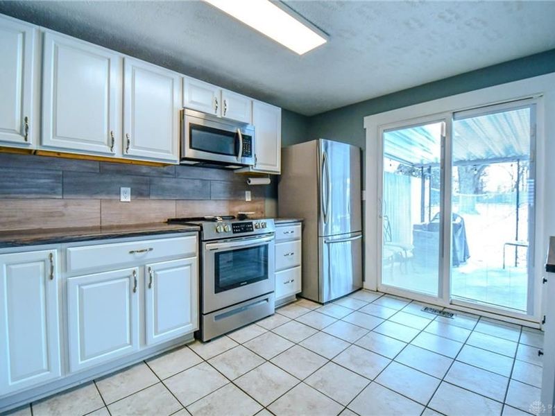 8286 Briar Ridge Court, Huber Heights, OH 45424 Photo 14