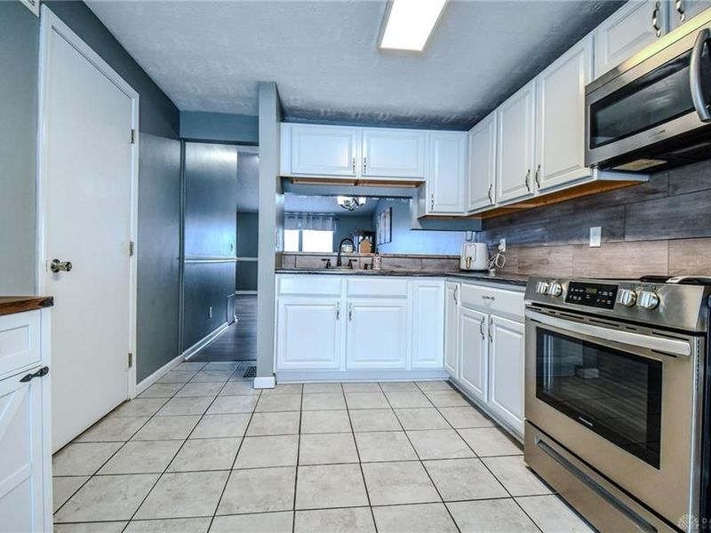 8286 Briar Ridge Court, Huber Heights, OH 45424 Photo 16