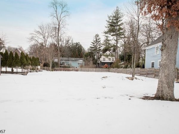 4 Parkview Ter, Summit, NJ 07901