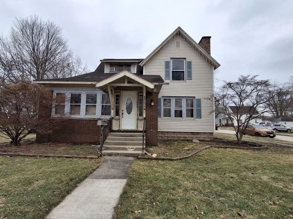 555 W Market Street , Nappanee, IN 46550