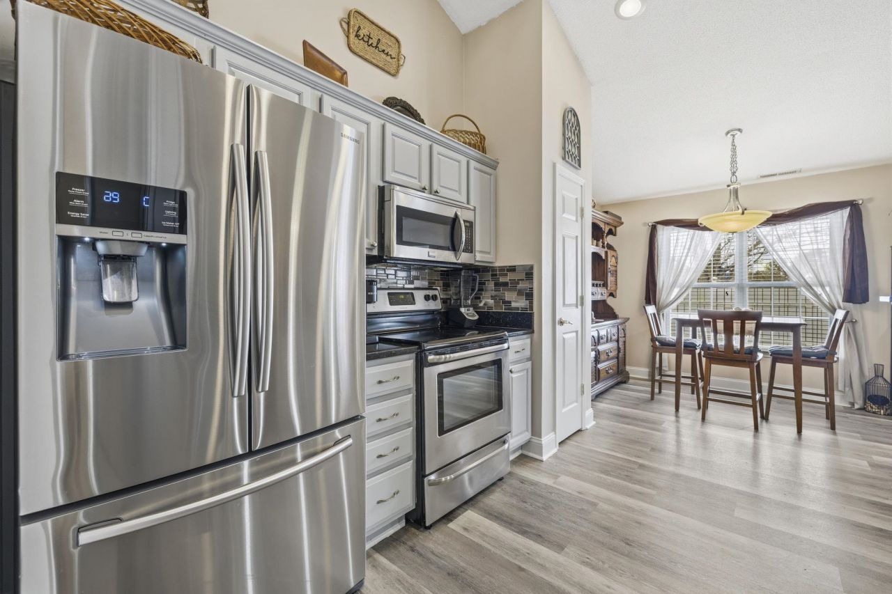 200 Silverbelle Blvd.  Photo 12