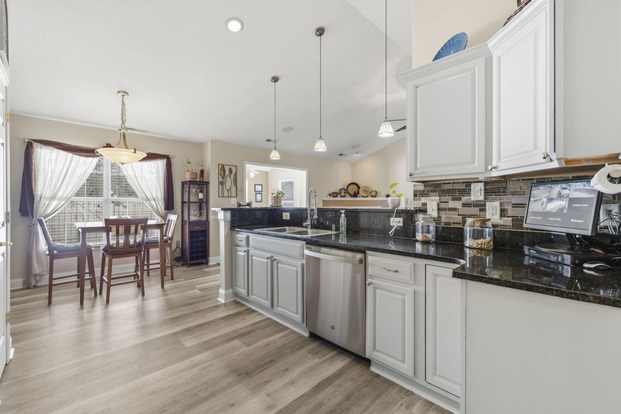 200 Silverbelle Blvd.  Photo 13