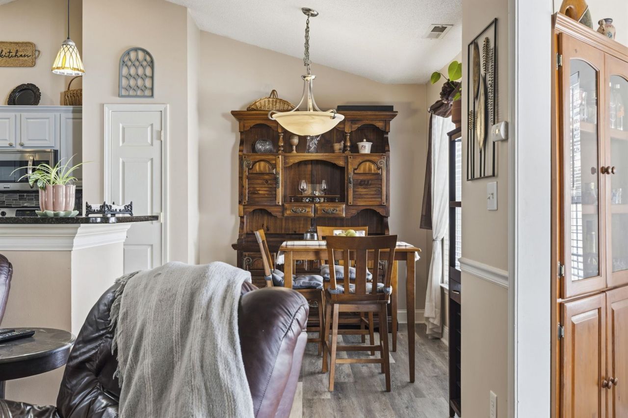 200 Silverbelle Blvd.  Photo 15